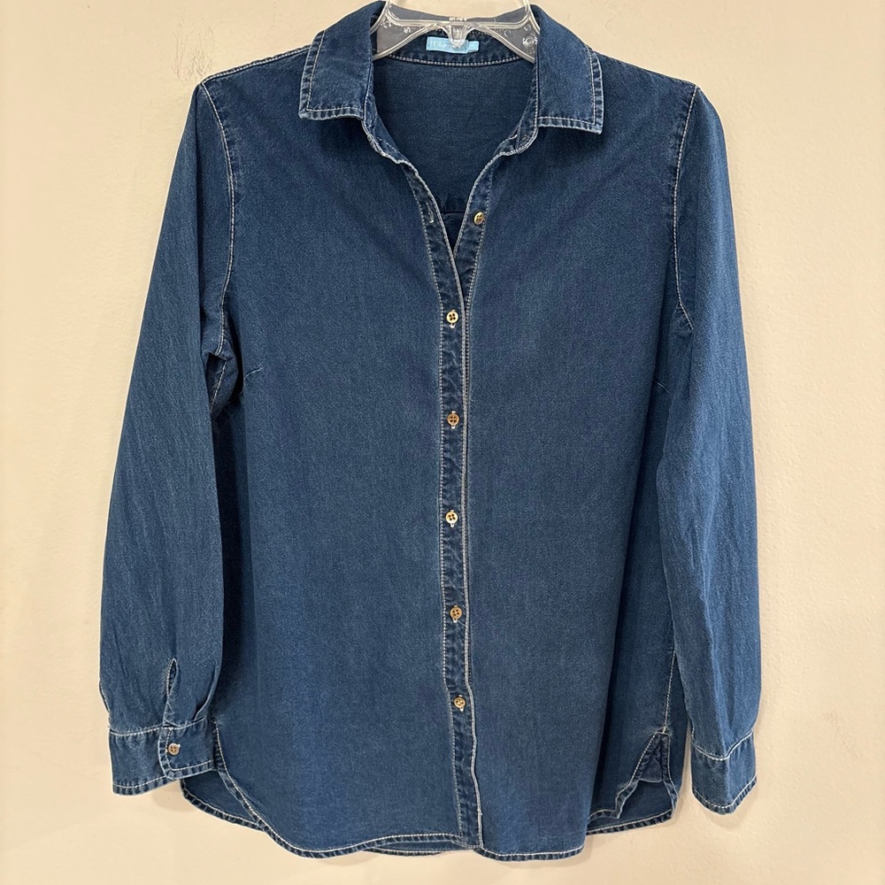 J. McLaughlin Blue Denim Button-Up Shirt in Medium in Excellent Preloved Cond.
